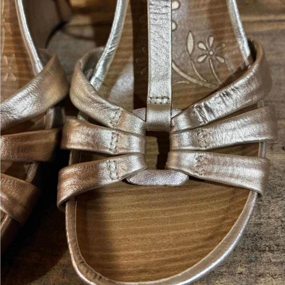 Kenneth Cole Reaction Metallic Sandals